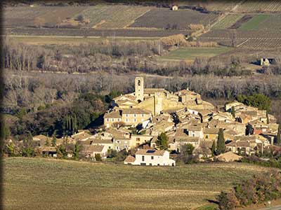 Village de Buisson dans le Vaucluse terroir et vignoble