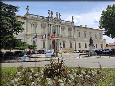 Carpentras dans le Vaucluse bibliothèque et musée Inguimbertine patrimoine et terroir 