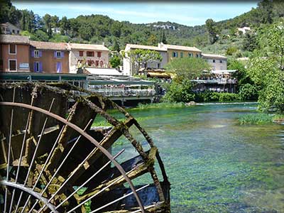 Fontaine de Vaucluse, terroir et la rivière de la Sorgue