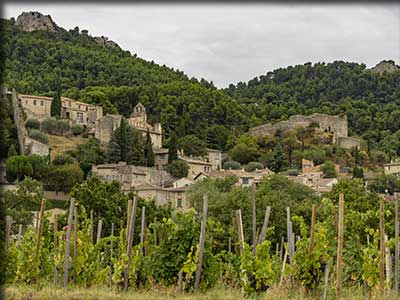 Gigondas au pied des Dentelles de Montmirail dans le Vaucluse terroir et vignoble